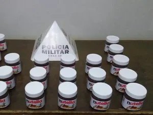 Caranguejo de maconha e dominó de cocaína: a curiosa coleção de fotos de apreensão de drogas no Brasil