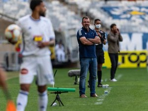 Enderson observa o time, vê pontos positivos no Cruzeiro, mas foco é a preparação para a estreia na Série B