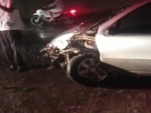 Motorista fica ferido após perder o controle direcional e colidir em barricada de concreto, na AL-220