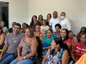 Prefeito garante retomar obras e entregar moradias em Matriz de Camaragibe