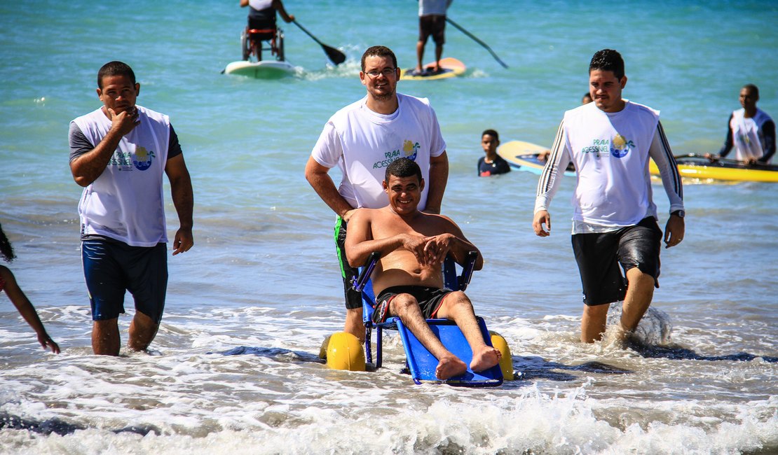 Maceió realiza mais uma edição do Praia Acessível neste sábado