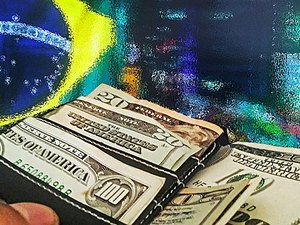 Repatriação faz dólar cair e Banco Central se retirar do mercado