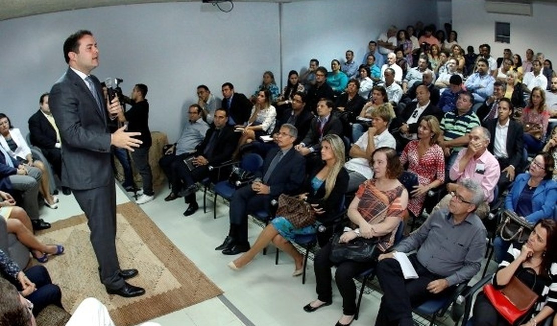 Renan Filho anuncia investimento e medidas de incentivo ao turismo