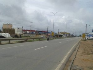 Casal é procurado pela polícia após furto em posto de combustíveis