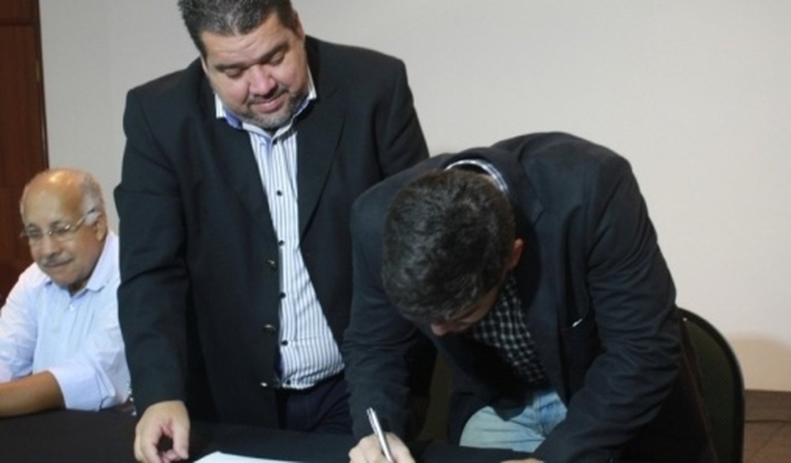 Felipe Omena Feijó é empossado presidente da Federação Alagoana