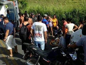 Colisão entre motos deixa três feridos em Viçosa 