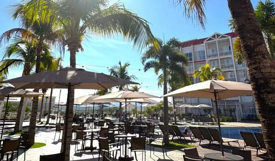 Homem morre após se engasgar durante competição de comer melancia em resort