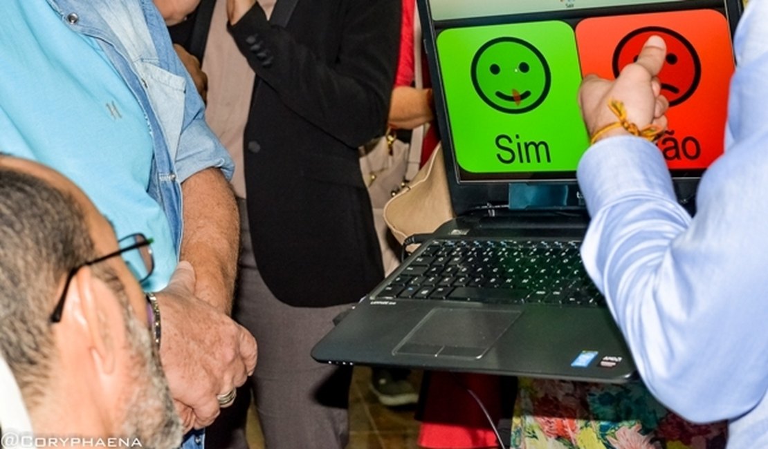 Portadores da ELA podem usar computador apenas com movimento dos olhos