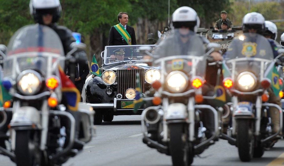 Bolsonaro abre primeiro desfile da Independência do qual participa como presidente