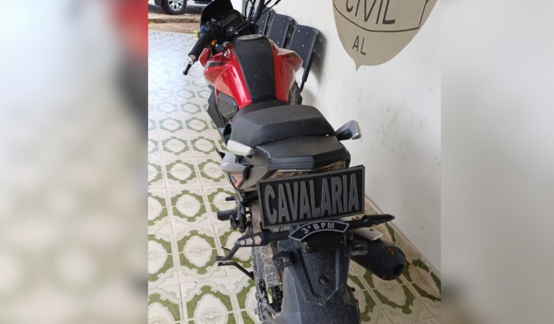 Motocicleta roubada é encontrada com fios cortados e peças quebradas em Arapiraca