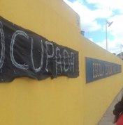 Estudantes ocupam escola estadual em protesto contra a PEC 241