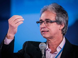 Bolsonaro escolhe educador moderado para a Educação, e bancada evangélica reage