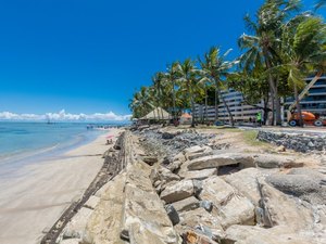 Prefeitura decreta situação de emergência em pontos de erosão na orla de Maceió