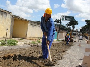 Prefeitura solicita licitação emergencial para pavimentar ruas de Arapiraca