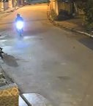 Câmeras flagram chegada e fuga de homem que atirou em vereador por Campo Grande