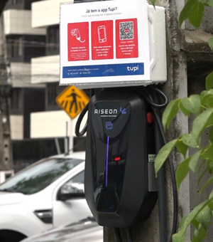 [Vídeo] Uso de postes de iluminação para recarga de veículos elétricos preocupa especialistas em Maceió