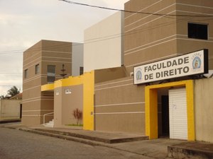 Faculdade é proibida de oferecer Pós-Graduação