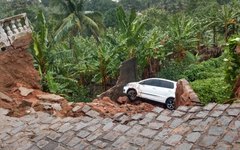 Fortes chuvas provocam queda de barreira e deixam famílias desalojadas em Porto Calvo