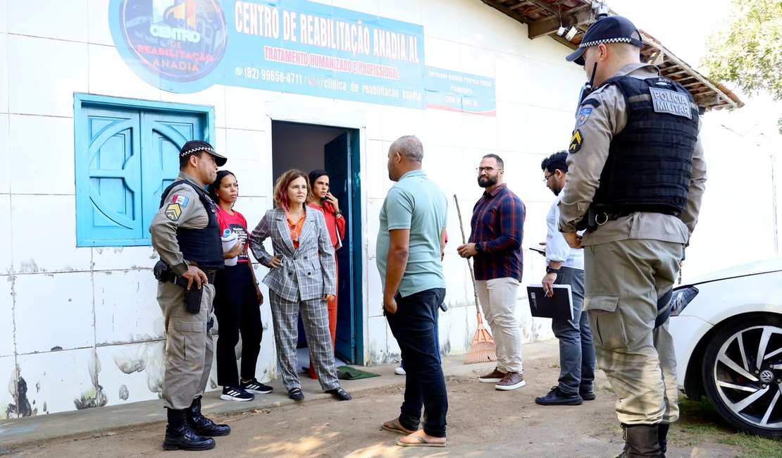 Dependentes químicos são encontrados amarrados e em condições degradantes em Anadia