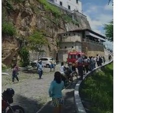 [Vídeo] Homem fica gravemente ferido após cair de uma altura aproximada de cinco metros em Penedo