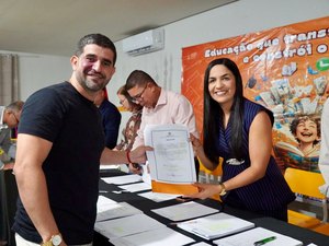 Prefeita fortalece educação com posse de quase 200 servidores em São Luís do Quitunde