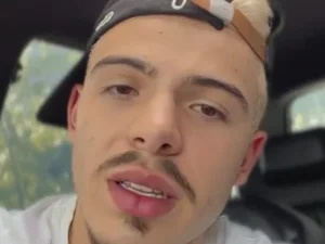 Thomaz Costa confundiu ficante e transou com a pessoa errada em encontro