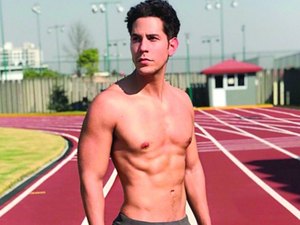 Ex-RBD Christian Chávez é acusado por ex-garoto de programa de lhe transmitir HIV