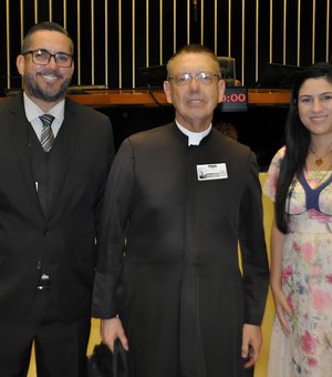 Vereador Leonardo Dias participa de homenagem ao Dia do Nascituro em Brasília