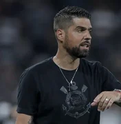 Mesmo amado pelo elenco, António Oliveira corre risco de demissão no Corinthians
