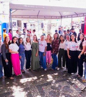 Arapiraca inicia programação do mês da mulher com ação de valorização na Praça Marques da Silva