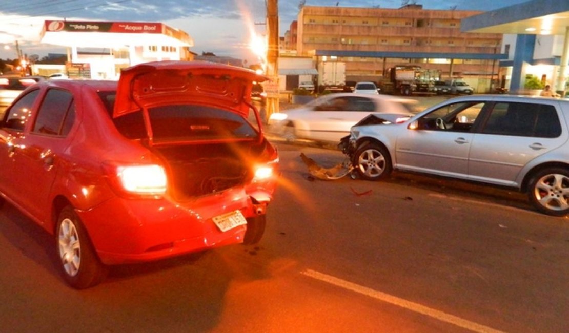 Colisão entre veículos deixa trânsito lento no bairro Planalto