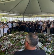 [Vídeo] Chuva de pétalas marca despedida emocionante de Dona Helena