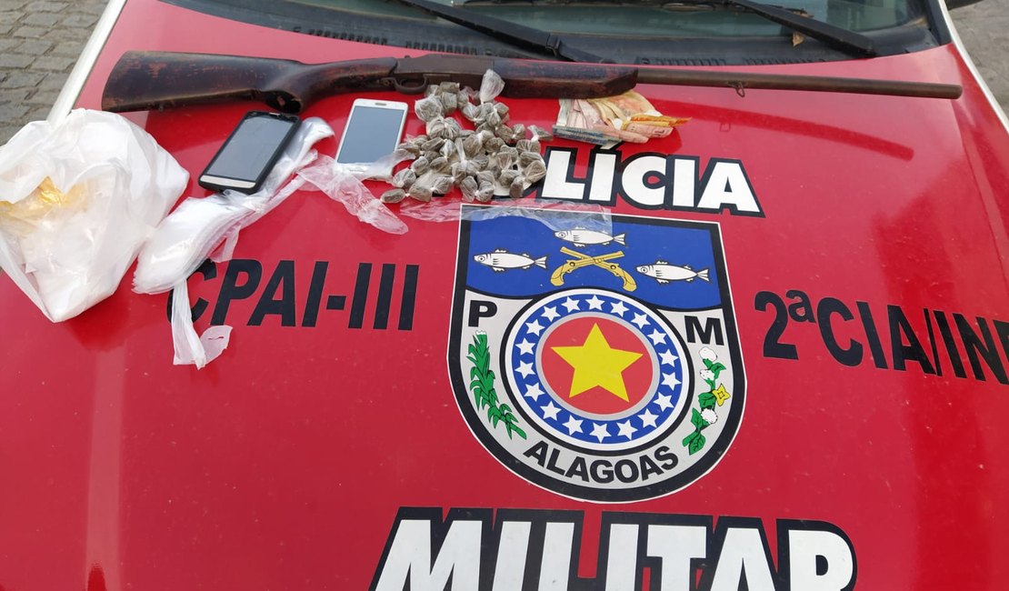 Polícia desarticula ponto de venda de drogas em Colônia Leopoldina