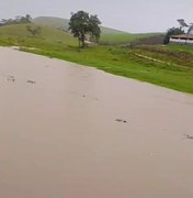 [Vídeo] Nível do rio Jacuípe sobe, pode transbordar e população teme nova cheia