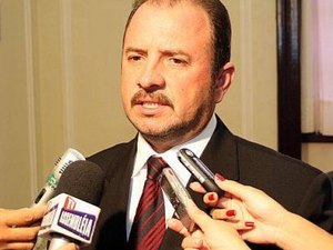 Deputado defende incendiário de carro da SMTT