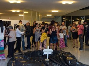 Diteal abre exposições ?Rio Afogado? e ?O Lado Invisível do Ser?, no Complexo Cultural