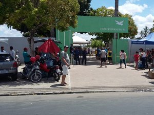Ambulantes podem se cadastrar até a próxima segunda-feira, 18, para comercializar no dia de finados em Arapiraca