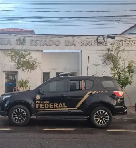 Sesau afasta dez servidores após operação da PF investigar desvios na Saúde