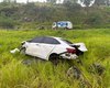 Carro capota na BR-101 e motorista sai ileso: “Foi um Livramento de Deus”