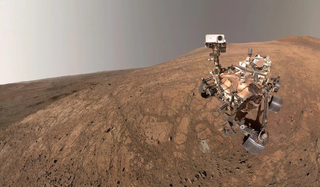 Robô da NASA faz selfie em Marte e flagra redemoinho ao fundo