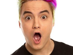 Felipe Neto desmente fake news e diz que Bolsonaro tem “diarreia mental”