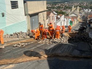 Prefeitura de Palmeira realiza reparos em ruas afetadas por fortes chuvas que atingiram a cidade