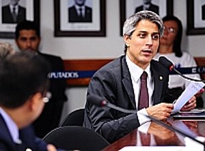 Deputados devem votar nesta quarta normas para uso da internet