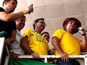 Cabo Bebeto recepciona Flávio Bolsonaro e Alfredo Gaspar em visita a Maceió