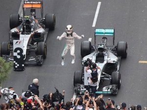 Lewis Hamilton vence corrida agitada no GP de Mônaco