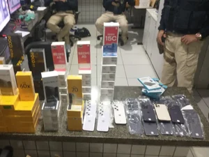 Polícia apreende eletrônicos sem nota fiscal dentro de ônibus em São Sebastião