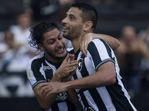 Botafogo se recupera e vence o Atlético-MG no Engenhão