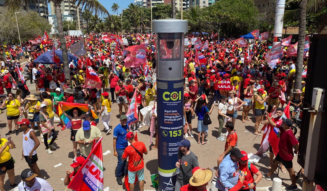 Apoiadores do PT lotam Corredor Vera Arruda para caminhada pró-Lula em Maceió