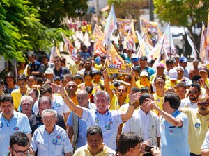 Collor e Biu recebem o apoio de moradores em Maceió
