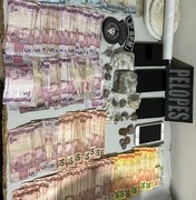 Mulher é presa por com maconha, crack e dinheiro em espécie em Arapiraca